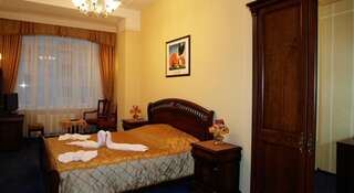 Гостиница Клуб-отель  Севастополь Большой двухместный номер c 1 кроватью или 2 отдельными кроватями-2